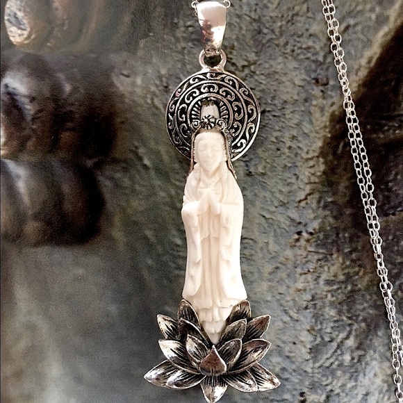 Exquisite Carved Buddha Pendant 📿 - Picture 2 of 6
